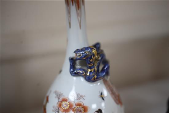 A Chinese export bottle vase, c.1700, height 22.5cm